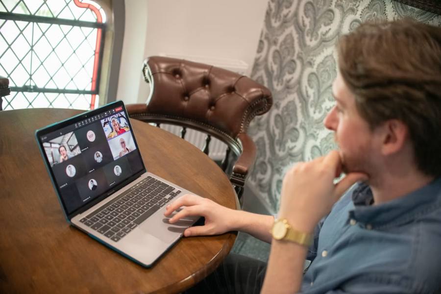 How AI Is Changing the Way Remote Teams Communicate
